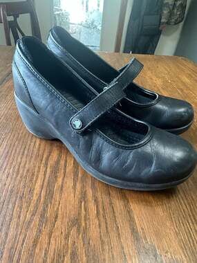 Crocs comfy low heels. Size 8